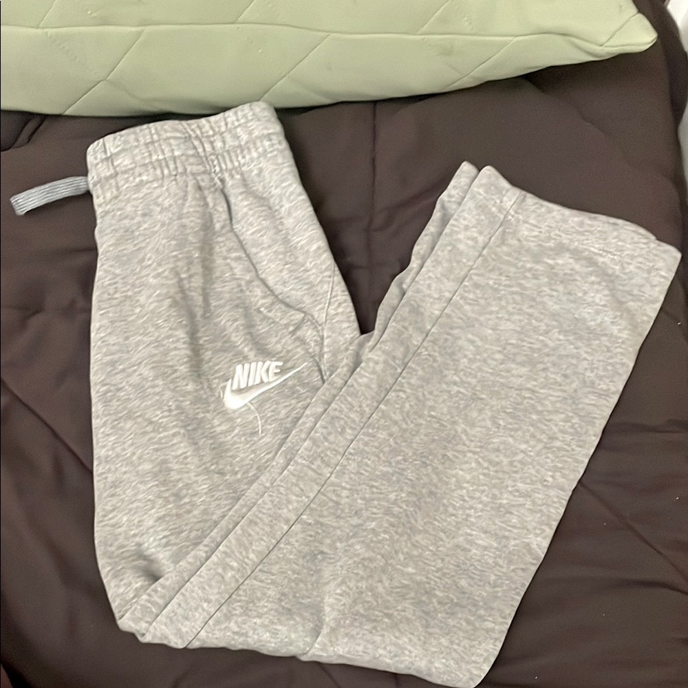Nike Heather Gray Joggers with Elastic Waistband and Straight Leg Fit — Vintage.